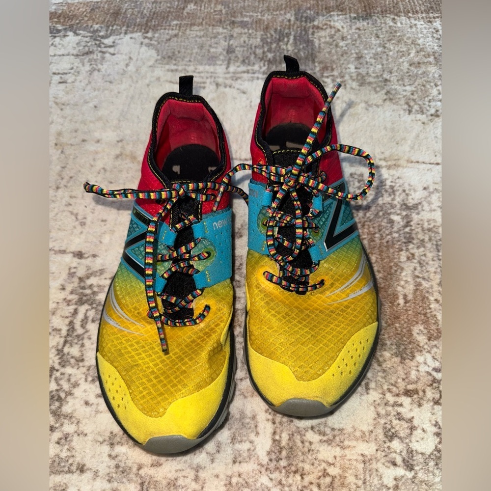 New Balance Minimus Trail Shoes size 9 WT20M2 Red/blue/yellow Multicolor Sneaker - Picture 2 of 13